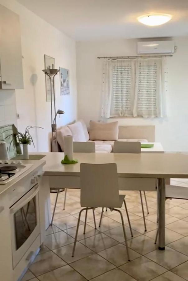 Jersani Appartement Murter Buitenkant foto